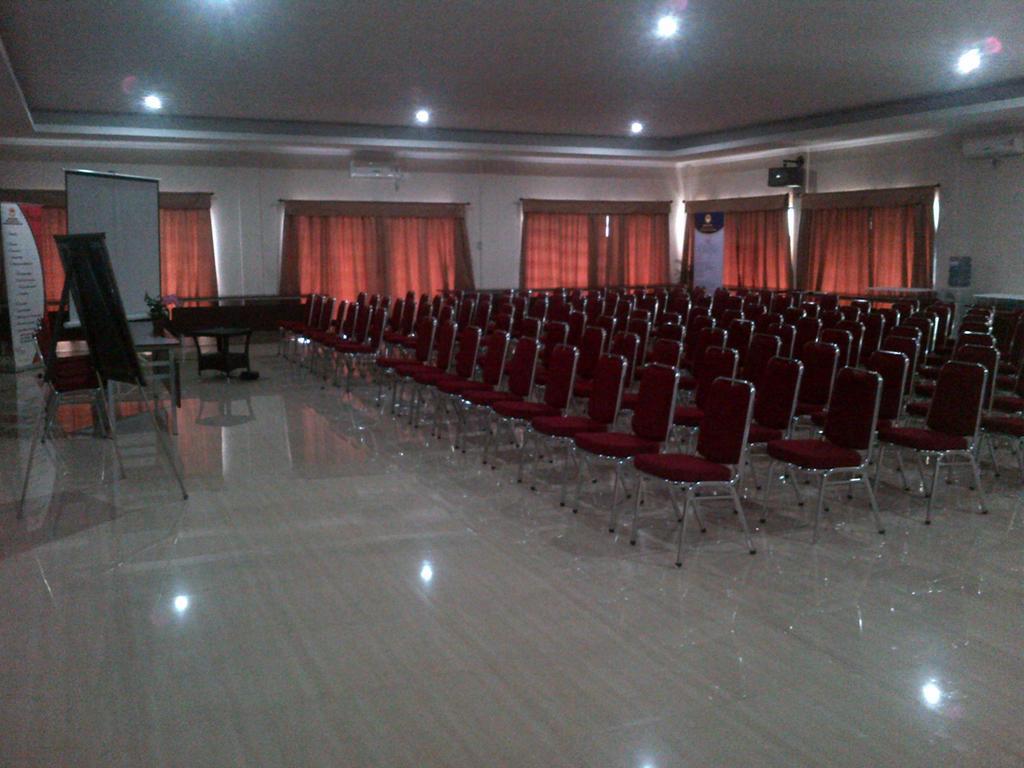Santa Monica Hotel And Convention Ciherangsating Bagian luar foto